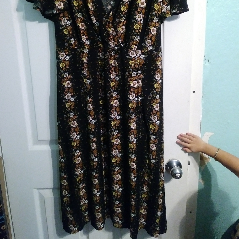 Dress - Picture 3 of 3